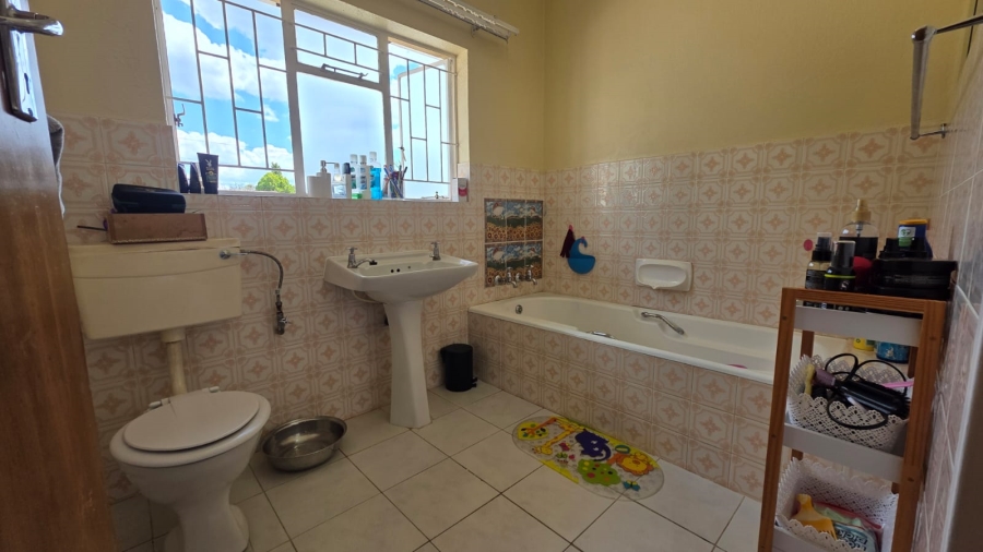 4 Bedroom Property for Sale in La Hoff North West